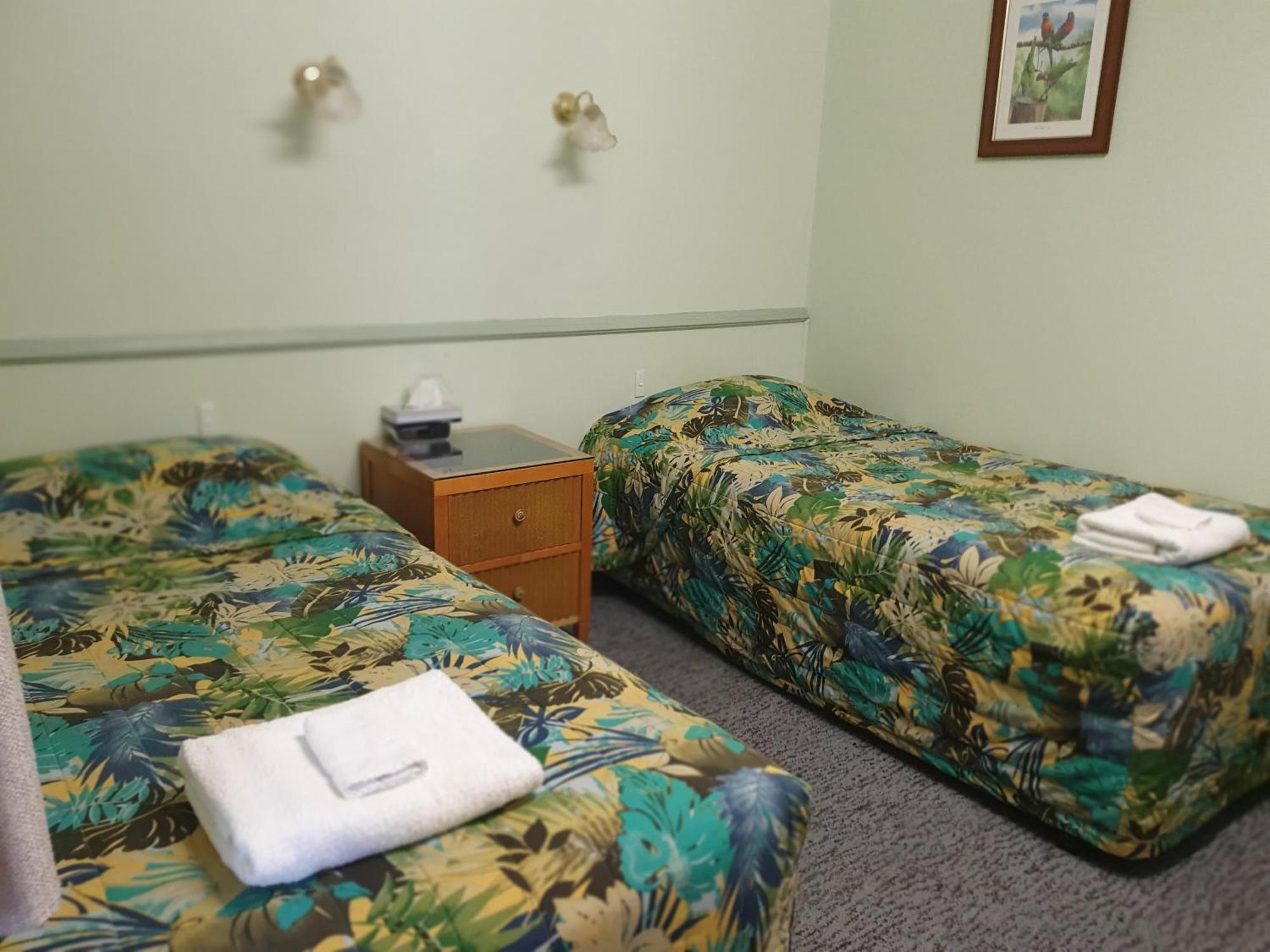 Lake Forbes Motel エクステリア 写真