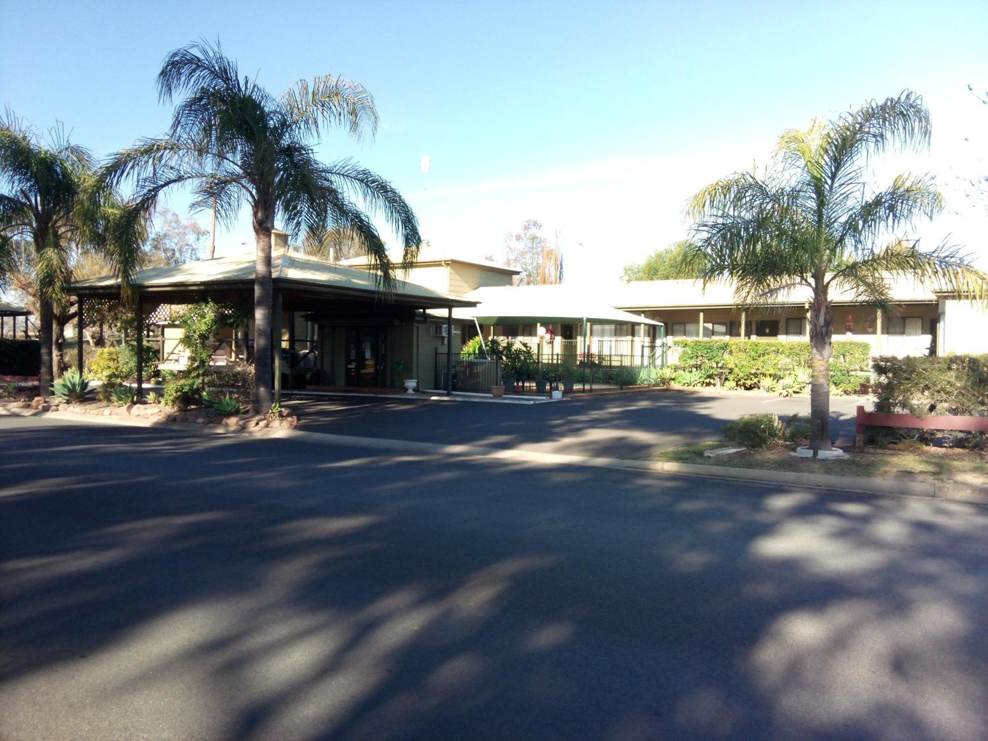 Lake Forbes Motel エクステリア 写真