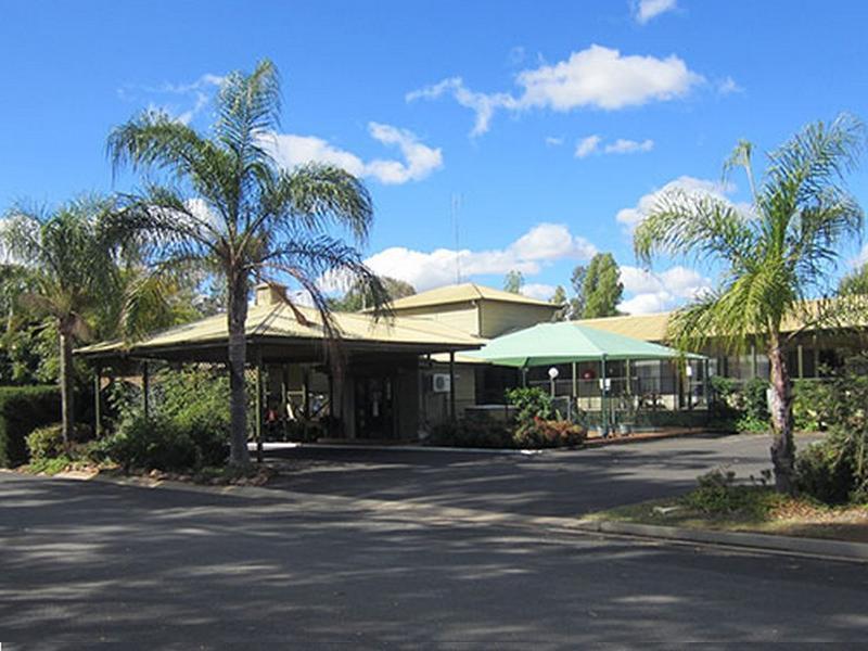 Lake Forbes Motel エクステリア 写真