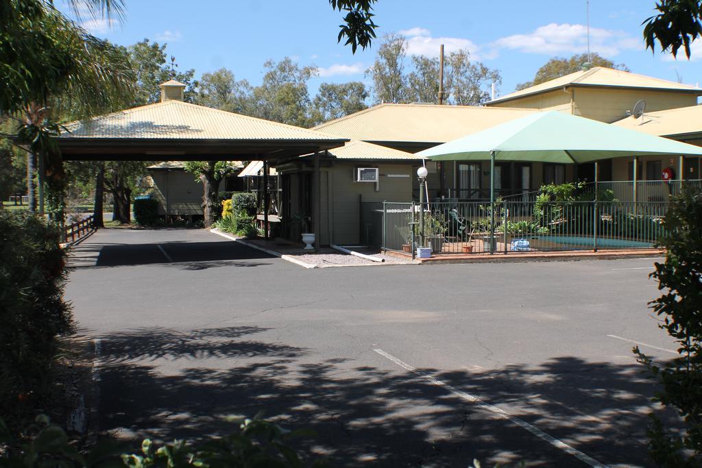 Lake Forbes Motel エクステリア 写真